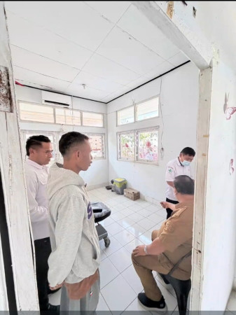 HMS Pilih Hadir di Tengah Rakyat: Tinggalkan Sejenak Meja Kantor, Datang Melihat Pasien