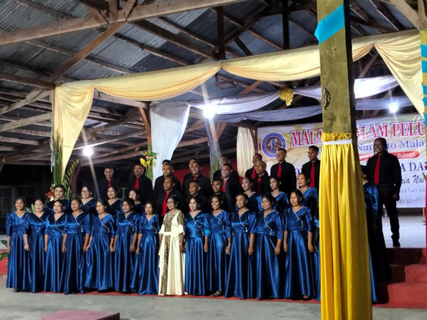 Paduan Suara Paroki Santa Maria Fatima Betun Tampil Memukau, Ketua SMSI Malaka Viki Bria Ikut Ambil Bagian