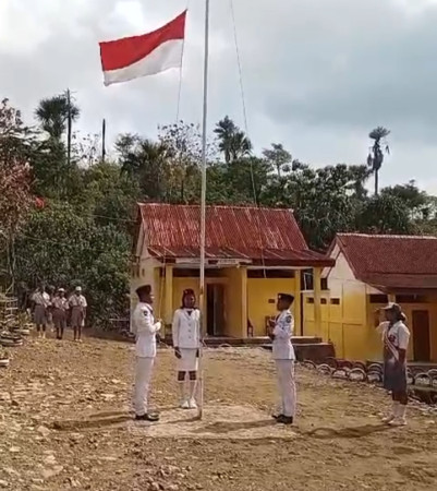 Peringati Hari Sumpah Pemuda ke-98, SMAN Halioan Gelar Upacara dan Drama Perjuangan